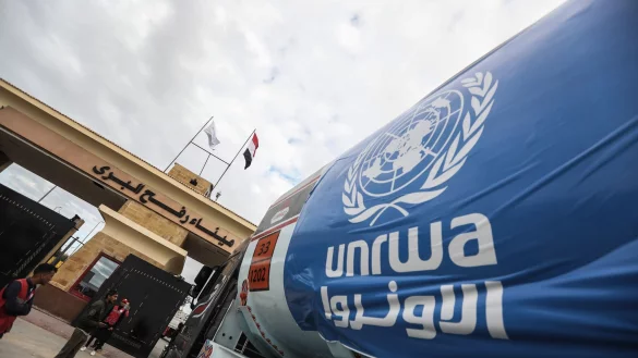 Rund die Hälfte der Unterstützungsleistungen für die Gaza-Bevölkerung wird vom Hilfswerk UNRWA bewerkstelligt. (Archivbild) - © Gehad Hamdy/dpa