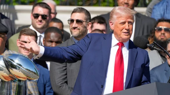 Donald Trump w&uuml;rdigte die Eagles f&uuml;r ihren Sieg im Super Bowl. - &copy; Mark Schiefelbein/AP/dpa