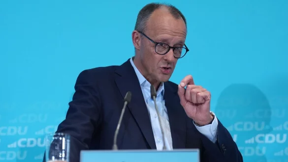 Die CDU justiert ihre zentralen Themen im Wahlkampf: Wirtschaft und innere Sicherheit. Auf eine mögliche Politikwende in den USA blickt der Kanzlerkandidat gelassen. Ziehen die Umfragewerte jetzt an? - © Marcus Brandt/dpa