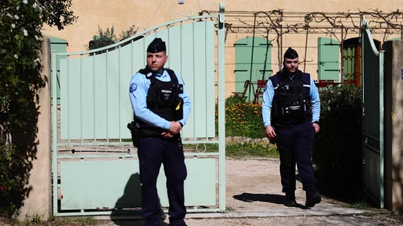 Medien zufolge wurden Fahrzeuge beschlagnahmt. - &copy; Clement Mahoudeau/AFP/dpa