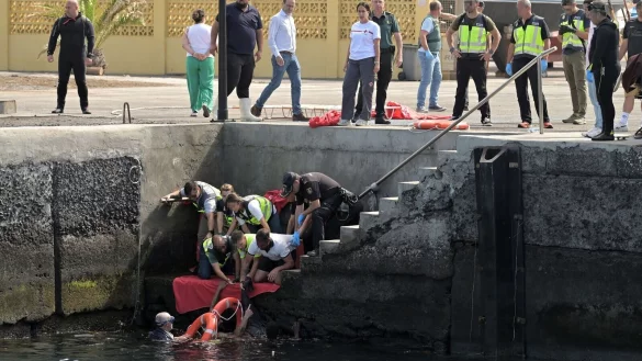 Die beiden jüngsten Opfer des Bootsunglücks waren erst fünf Jahre alt. - © Europa Press Canarias/EUROPA PRESS/dpa