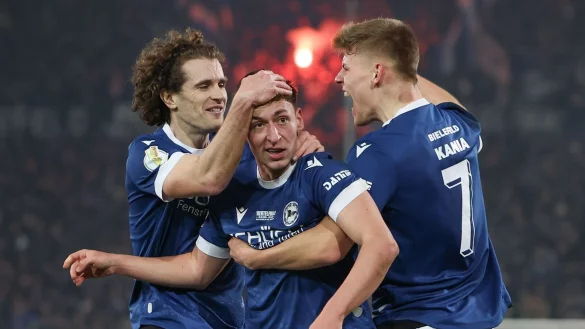 Marius Wörl (M) schoss Arminia Bielefeld mit 1:0 in Führung. - © Friso Gentsch/dpa