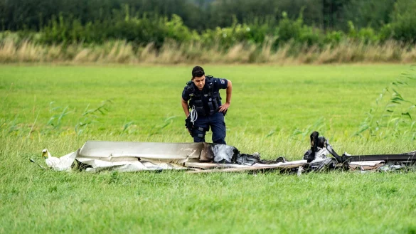 Beim Absturz eines motorisierten Leichtflugzeugs im nordrhein-westf&auml;lischen Kranenburg sind am Samstagnachmittag zwei Menschen ums Leben gekommen. - &copy; Arnulf Stoffel/dpa