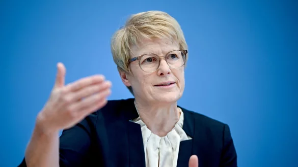 &laquo;Wenn man den Menschen Versprechungen macht, die man am Ende nicht halten kann, dann sorgen sie nicht privat vor, obwohl viele es k&ouml;nnten&raquo;, meint die Wirtschaftsweise Veronika Grimm. (Archivbild) - &copy; Britta Pedersen/dpa