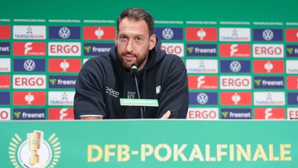 Entt&auml;uscht aber auch stolz: Bielefelds Coach Mitch Kniat. - &copy; S&ouml;ren Stache/dpa