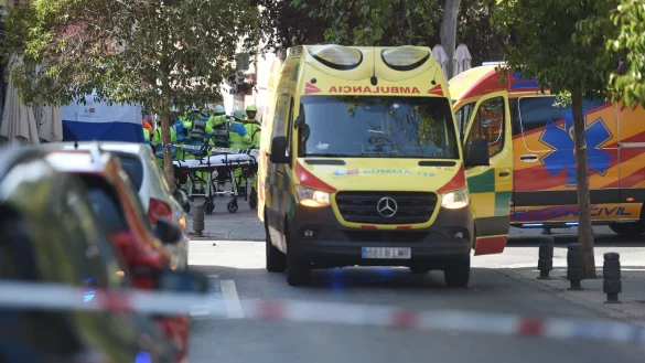 Mehrere Menschen wurden bei einer nach ersten Erkenntnissen durch eine Explosion in einem Wohn- und Geschäftshaus in Madrid zum Teil schwer verletzt. Nach ersten Erkenntnissen handelte es sich um eine Gasexplosion. - © Gustavo Valiente/EUROPA PRESS/dpa