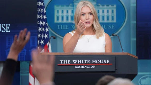 Trumps Sprecherin Karoline Leavitt stellt klar, dass die Visa-Geb&uuml;hr nicht j&auml;hrlich erhoben wird. - &copy; Evan Vucci/AP/dpa