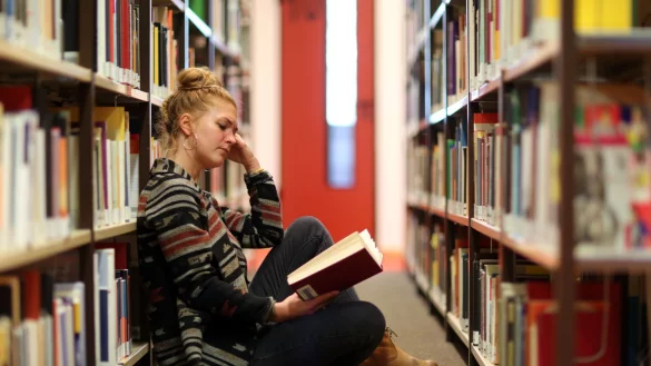 Lernen, wo man m&ouml;chte: Ein Fernstudium lohnt sich besonders f&uuml;r Berufst&auml;tige, die ansonsten wenig Zeit f&uuml;r das Studium h&auml;tten. - &copy; Markus Hibbeler/dpa-tmn