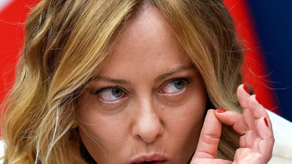 Italiens Ministerpräsidentin Giorgia Meloni drängt auf eine Führungsrolle in Europa. - © Alessandra Tarantino/AP/dpa
