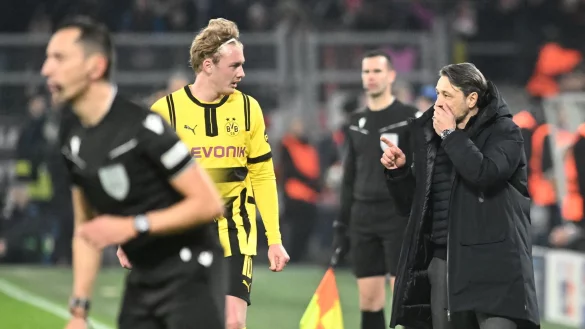 Niko Kovac steht hinter seinem Spielmacher Julian Brandt. - &copy; Bernd Thissen/dpa