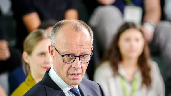 Es gibt einen neuen Papst - und Bundeskanzler Friedrich Merz geh&ouml;rt zu den ersten Gratulanten. - &copy; Kay Nietfeld/dpa