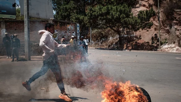Die Gen Z-Bewegung und viele Einwohner der Stadt Antananarivo prangern die wiederkehrenden Wasser- und Stromausf&auml;lle sowie die Misswirtschaft der Regierung an. - &copy; Iako Randrianarivelo/ZUMA Press Wire/dpa