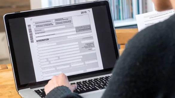 Drei Viertel der Firmen k&ouml;nnen in der Rechts- und Steuerberatung nicht gen&uuml;gend qualifiziertes Personal finden. (Illustration) - &copy; Benjamin Nolte/dpa-tmn/dpa