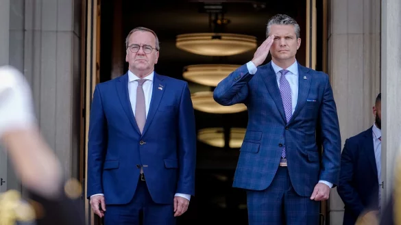 Deutschland will weitreichende Raketenwerfer kaufen. - © Kay Nietfeld/dpa