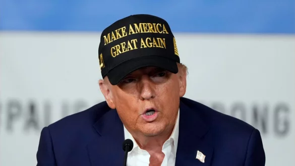 Trump ordnet Stopp von Auslandshilfen an. - &copy; Mark Schiefelbein/AP/dpa