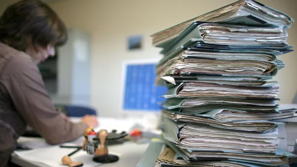 Bürokratie belastet viele Unternehmen in Deutschland schwer (Archivbild) - © Patrick Pleul/dpa