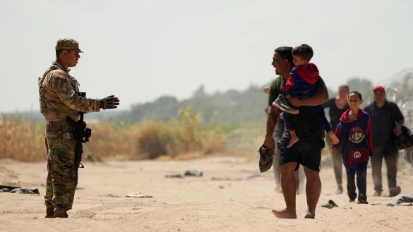 Schon im Jahr zuvor hatte die UN-Organisation für Migration einen Rekord bei den Todesfällen unter Migranten gemeldet. (Archivbild) - © Eric Gay/AP