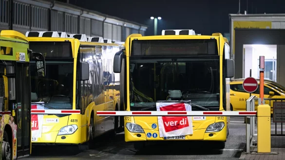 Am Freitag wird in mehreren Bundesl&auml;ndern der Nahverkehr bestreikt. (Symbolbild) - &copy; Soeren Stache/dpa