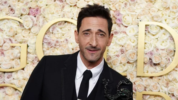 Adrien Brody wurde von Kim Kardashian mit seinem Schauspiel-Kollegen Adam Brody verwechselt. (Archivbild) - © Jordan Strauss/Invision/dpa