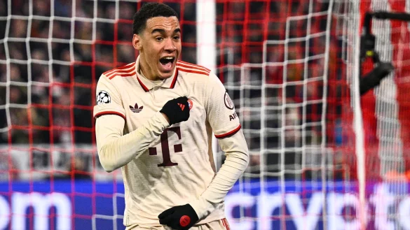 Auch das Duell mit Wirtz entscheidet Musiala für sich. - © Tom Weller/dpa