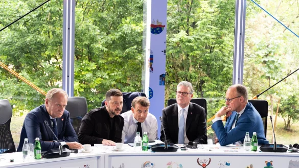 So sah es aus, als Merz, Macron und Starmer am Freitag mit Trump telefonierten. (Archivbild) - © Steffen Kugler/Bundesregierung/dpa