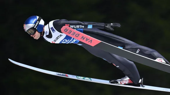 Andreas Wellinger im ersten Durchgang. - &copy; Hendrik Schmidt/dpa
