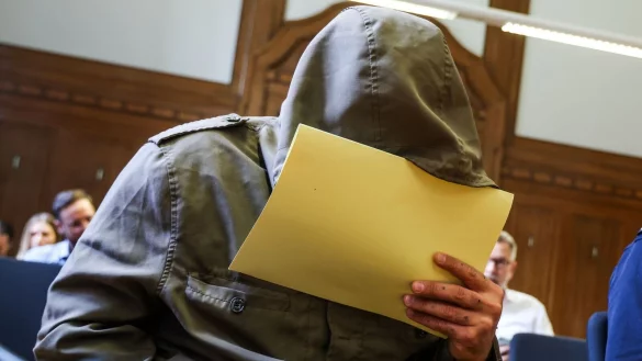 Abu Walaa, verurteilter IS-Terrorist und früherer IS-Statthalter in Deutschland, scheitert mit Klage gegen seine Ausweisung. - © Christoph Reichwein/dpa