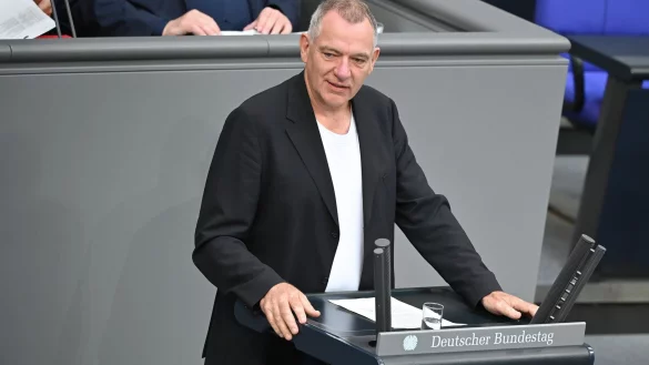 Parteichef van Aken pocht auf ein Mitspracherecht der Linksfraktion. (Archivbild) - © Katharina Kausche/dpa