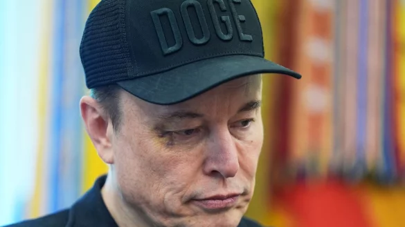 Das von Donald Trump vorangetriebene Steuergesetz sei eine «widerliche Abscheuligkeit», kritisiert Elon Musk. (Archivbild) - © Evan Vucci/AP/dpa