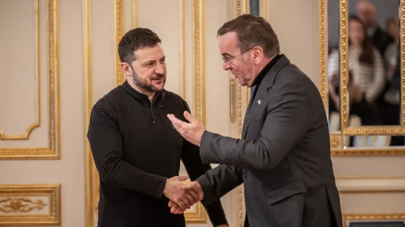 Der ukrainische Pr&auml;sident Wolodymyr Selenskyj (l) dankte Deutschland einmal mehr f&uuml;r die geleistete Milit&auml;rhilfe. - &copy; Michael Kappeler/dpa-Pool/dpa