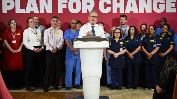 Vermeidet direkte Kritik an Musk: Keir Starmer. - © Leon Neal/PA Wire/dpa