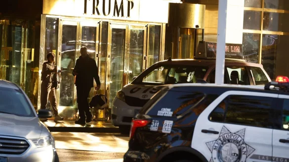Der Verantwortliche für die Explosion vor dem Trump-Hotel in Las Vegas litt nach Angaben der Ermittler an einer posttraumatischen Belastungsstörung. - © Bizuayehu Tesfaye/Las Vegas Review-Journal/AP/dpa