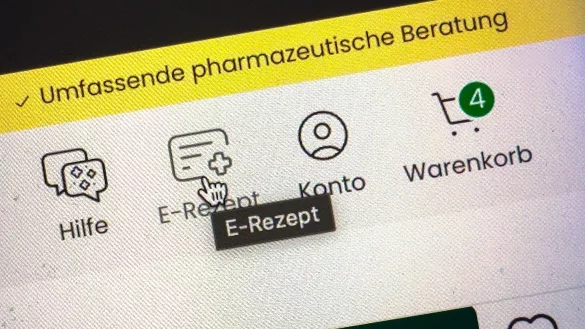 Medikamente kann man auch im Internet bestellen. (Symbolbild) - © Peter Kneffel/dpa