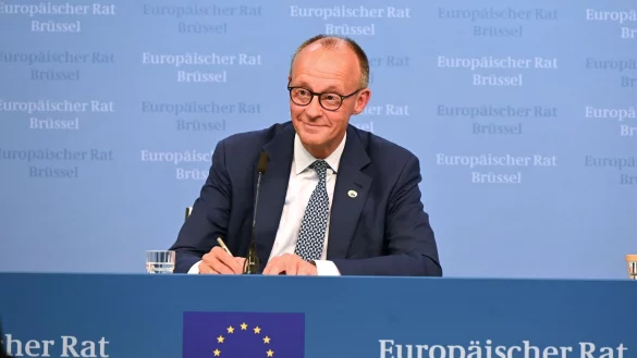 Hat sich «ausgesprochen wohl gefühlt»: Bundeskanzler Friedrich Merz bei seinem ersten EU-Gipfel in Brüssel. - © Ansgar Haase/dpa