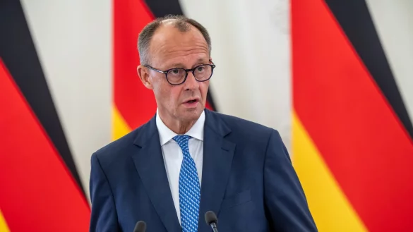 Kanzler Merz telefonierte erstmals seit seinem Amtsantritt mit dem chinesischen Präsidenten Xi. - © Michael Kappeler/dpa