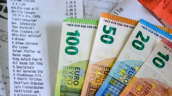 Die Angst vor steigenden Lebenskosten belegt schon zum 15. Mal Platz 1 der Rangliste (Symbolbild). - &copy; Hendrik Schmidt/dpa