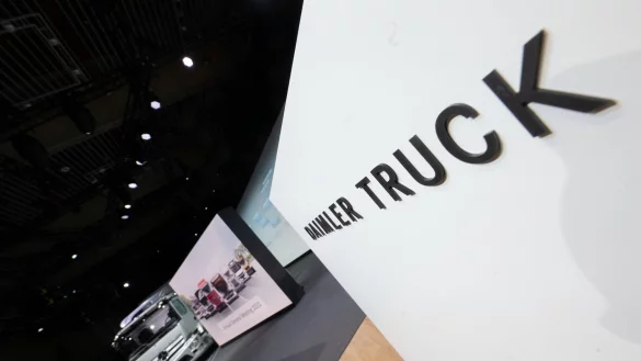 Daimler Truck will in Deutschland 5.000 Stellen streichen. (Archivbild) - &copy; Marijan Murat/dpa