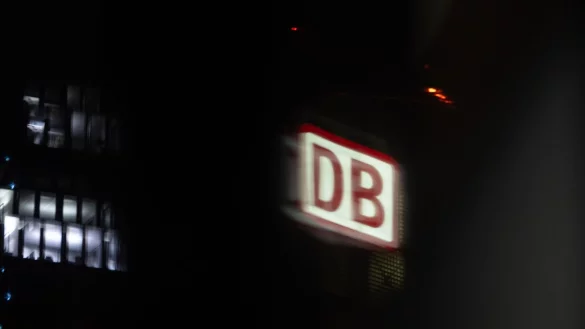 Dem Bahnkonzern im Berliner Tower droht unter einer möglichen CDU-Regierung eine Neuaufstellung. - © Hannes P. Albert/dpa