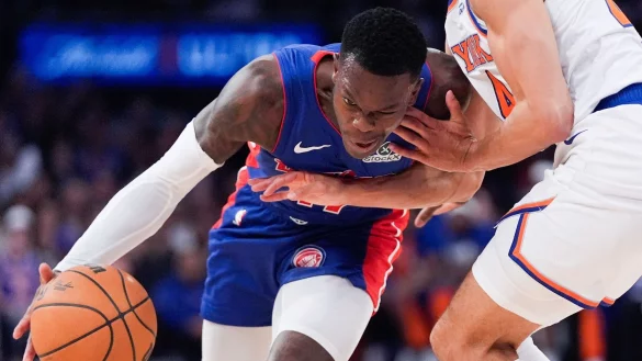 Dennis Schröder verliert mit Detroit zum Playoff-Start in New York. - © Julia Demaree Nikhinson/AP/dpa