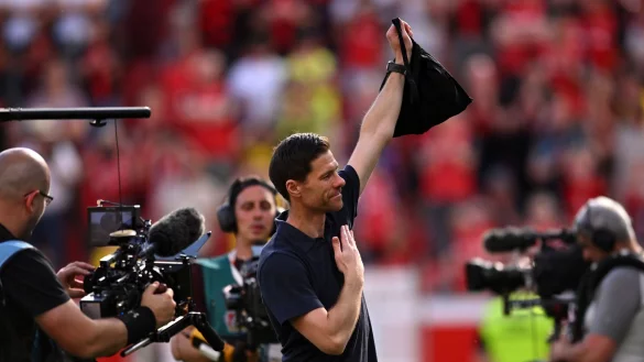 Alonso beim letzten Bayer-Heimspiel. - © Marius Becker/dpa