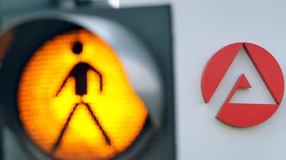 Die Vorzeichen für den deutschen Arbeitsmarkt sind laut Ifo-Institut nicht positiv. (Symbolbild) - © Jan Woitas/ZB/dpa