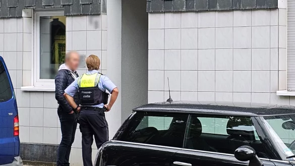 Insgesamt fanden Maßnahmen zeitgleich in sechs Objekten in den Städten Essen, Dortmund, Düsseldorf und Soest statt, wie die Generalstaatsanwaltschaft Düsseldorf und die Polizei Essen mitteilten. - © Markus Gayk/dpa