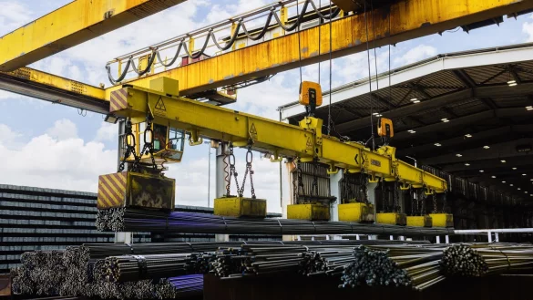 Die europäische Stahlindustrie hofft auf eine Einigung im Zollstreit. (Archivbild) - © Philipp von Ditfurth/dpa