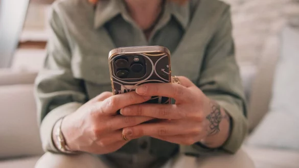 Nachricht statt Anruf: Texten ist für viele zur bevorzugten Kommunikationsform geworden. - © Zacharie Scheurer/dpa-tmn