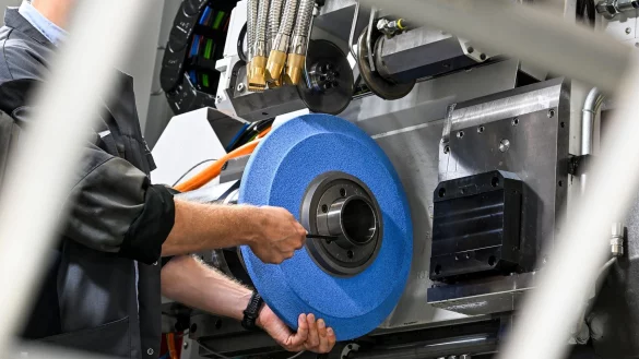 In einer konjunkturellen Flaute können Arbeitgeber ihre Beschäftigten in Kurzarbeit schicken und so Arbeitsplätze erhalten. - © Jens Kalaene/dpa