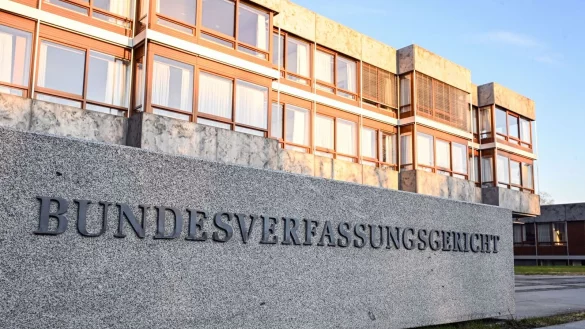 Das Bundesverfassungsgericht hat zu Zuschlägen für Nacharbeit geurteilt (Archivbild). - © Uli Deck/dpa