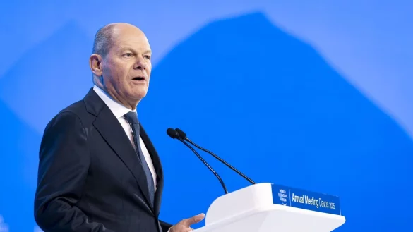 Kanzler Scholz ist dafür, kühlen Kopf zu bewahren. - © Michael Buholzer/KEYSTONE/dpa