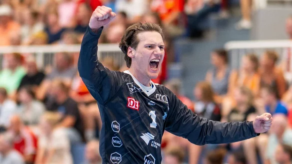 Patzwaldt zeigte früh einige Paraden. - © David Inderlied/dpa