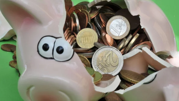 Bei einem Einbruch in ein Einfamilienhaus hat ein Dieb Wertvolles aus den Kinderzimmern gestohlen. (Symbolbild) - &copy; Peter Kneffel/dpa