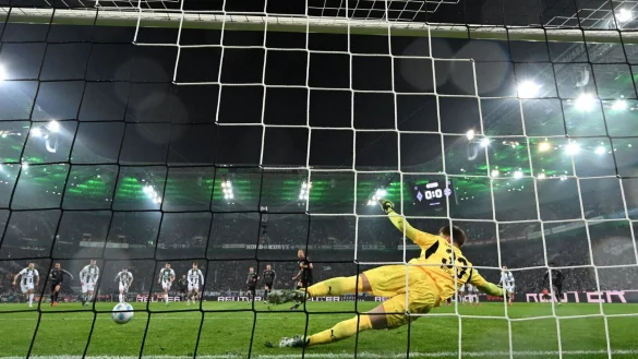 Die Entscheidung: Kane trifft zum 1:0. - © Federico Gambarini/dpa